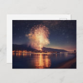 Vuurwerk explodeert boven het strand briefkaart (Voorkant / Achterkant)