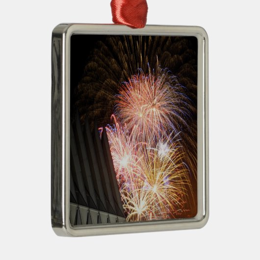 Vuurwerk ontploft metalen ornament (Rechts)