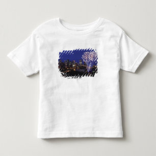Vuurwerk over de stad kinder shirts