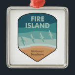 Vuurzee Nationale Seashore New York Seagulls Metalen Ornament<br><div class="desc">Fire Island National Seashore is een National Seashore die een sectie van 26 mijl van Fire Island New York beschermt, een ongeveer 30 mijl lange en 0, 5 mijl brede barrière-eiland, gescheiden van Long Island door de Grote Zuidelijke Baai. Het eiland maakt deel uit van de provincie Suffolk van de...</div>