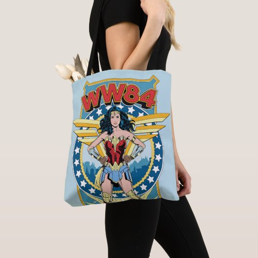 W84 | Retro Comic Wonder Woman Character Badge Tote Bag (Dichtbij)