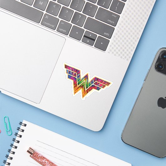W84 | Wonder Woman Kaleidoscope Logo Sticker (Laptop met iPhone)