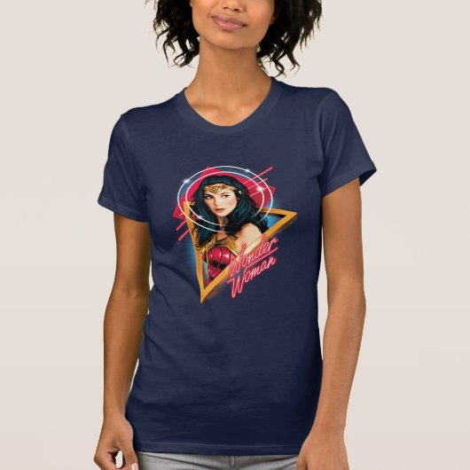 W84 | Wonder Woman Retrowave Character Badge T-shirt (Voorkant)