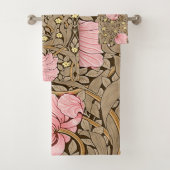 W Morris Pimpernel Pattern in Pink & Sepia Bad Handdoek (Insitu)