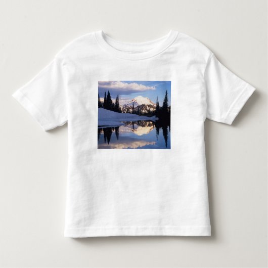 WA, Mt. Rainier NP, Mt. Rainier en wolken Kinder Shirts (Voorkant)