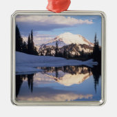 WA, Mt. Rainier NP, Mt. Rainier en wolken Metalen Ornament (Voorkant)