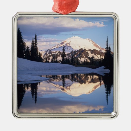 WA, Mt. Rainier NP, Mt. Rainier en wolken Metalen Ornament (Voorkant)