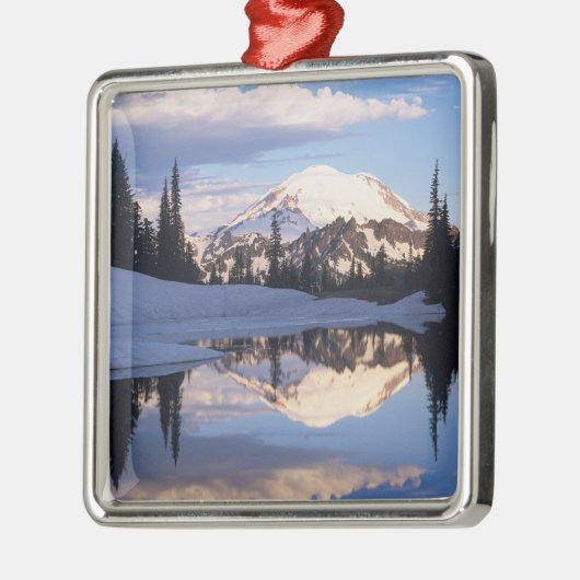 WA, Mt. Rainier NP, Mt. Rainier en wolken Metalen Ornament (Links)