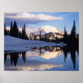 WA, Mt. Rainier NP, Mt. Rainier en wolken Poster (Voorkant)