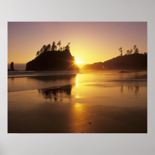 WA, Olympic NP, Second Beach bij zonsondergang Poster