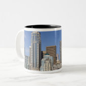 WA, Seattle, Seattle skyline met veerboot Tweekleurige Koffiemok (Voorkant links)