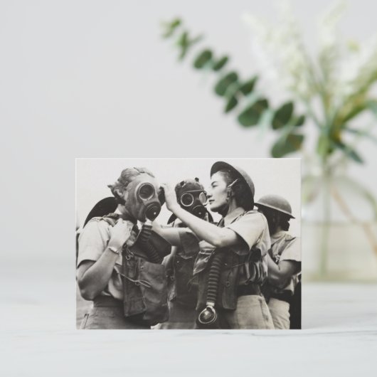 WAAF met gasmaskers Briefkaart (Staand voorkant)