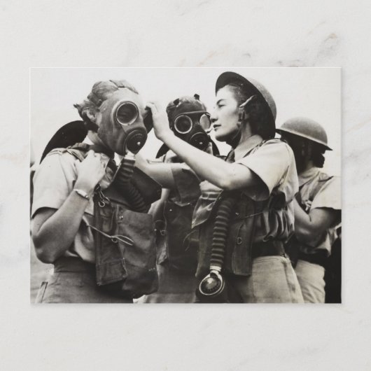 WAAF met gasmaskers Briefkaart (Voorkant)