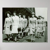 WAAF Recruits Marching 1942 Poster (Voorkant)