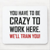 Waanzin om hier te werken Train je grappig Muismat (Voorkant)