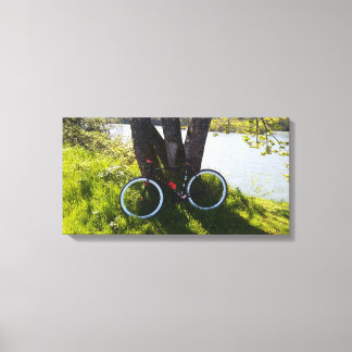 Waar de rivier stroomt en het water rimpelt canvas afdruk