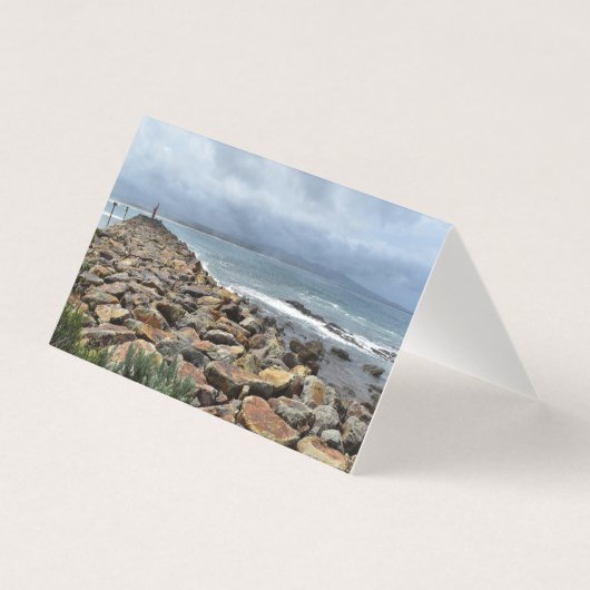 Waar de rotsen het Zee ontmoeten - Bastion Point Kaart (Voorkant)