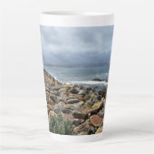 Waar de rotsen het Zee ontmoeten - Bastion Point Latte Mok (Voorkant)