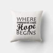 "Waar duisternis eindigt, begint de hoop." Kussen (Achterkant)