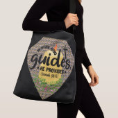 "Waar God leidt, levert hij bijbelse versies" Crossbody Tas (Dichtbij)