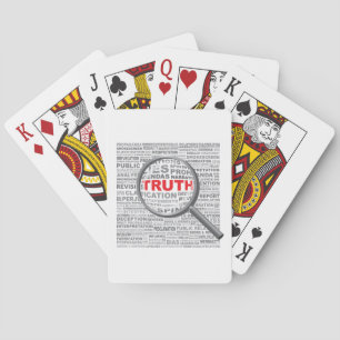 Waarheid in woorden onthuld onder vergrootglas pokerkaarten
