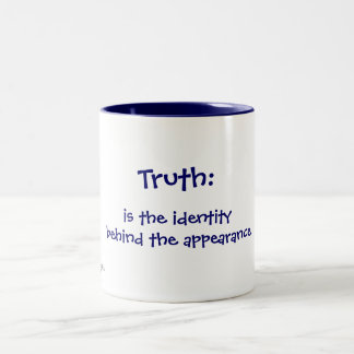 Waarheid: is de identiteit achter het uiterlijk, . tweekleurige koffiemok