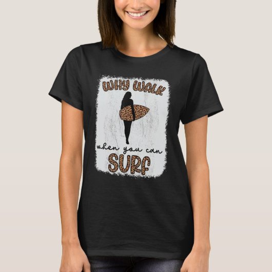 Waarom loop je als je surfmeisjes kan Surven? T-shirt (Voorkant)