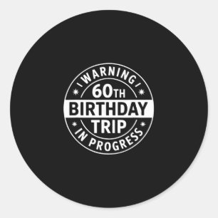 Waarschuwing 60ste Verjaardag Trip Is Gaande Funny Ronde Sticker