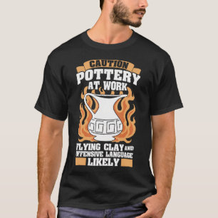 Waarschuwing Aardewerk in Werking Vliegende Klei L T-shirt