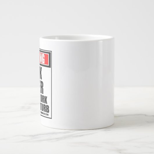 Waarschuwing bankverkoper hard op het werk stoort  grote koffiekop (Voorkant)