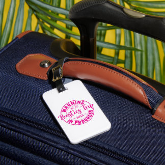 Waarschuwing Besties Trip in Progress Magenta op w Bagagelabel
