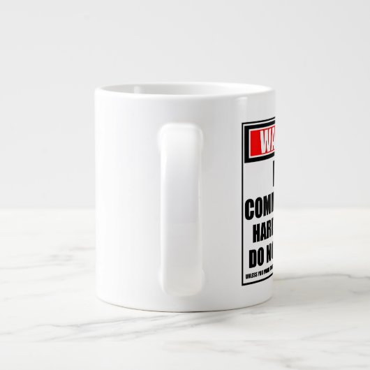 Waarschuwing brandbluscommissaris hard op het werk grote koffiekop (Achterkant)