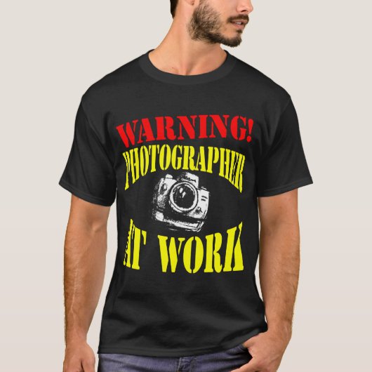 WAARSCHUWING! Fotograaf op het werk - donkere Shir T-shirt (Voorkant)