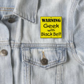 Waarschuwing: geek met Button met zwarte gordel (In situ)