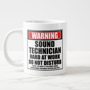 Waarschuwing geluidstechnicus hard op het werk grote koffiekop