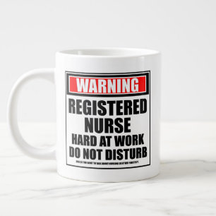Waarschuwing geregistreerd verpleegster hard op he grote koffiekop