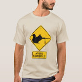 Waarschuwing gewapende eekhoorns t-shirt (Voorkant)
