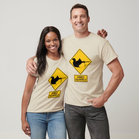 Waarschuwing gewapende eekhoorns t-shirt (Unisex)