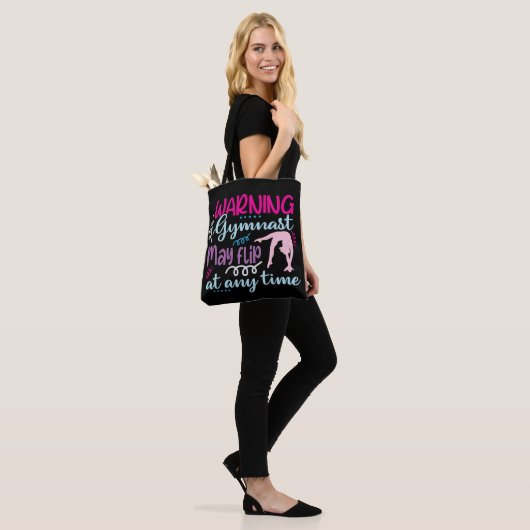Waarschuwing Gymnast kan op elk moment omdraaien Tote Bag (Op model)