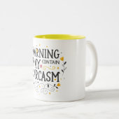 Waarschuwing kan sarcasme bevatten tweekleurige koffiemok (Voorkant rechts)