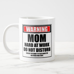 Waarschuwing mam op het werk stoort niet grote koffiekop