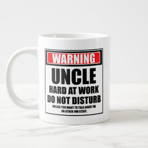 Waarschuwing oom hard op het werk stoort niet grote koffiekop