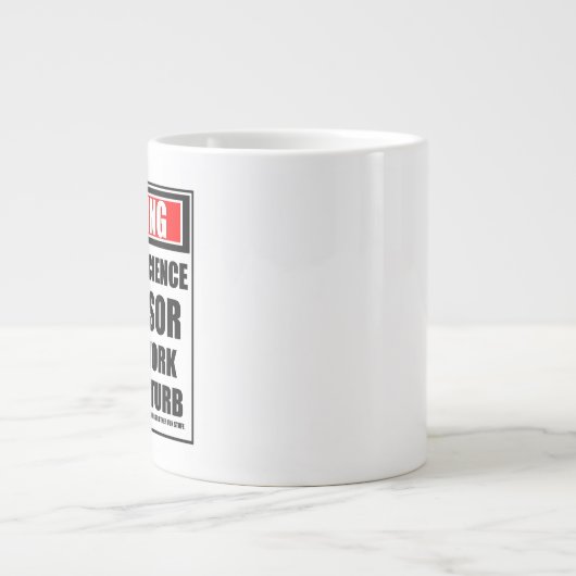 Waarschuwing politicoloog hard aan het werk grote koffiekop (Voorkant)