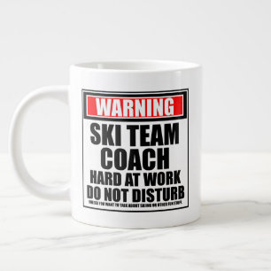 Waarschuwing Ski Team Coach hard op het werk stoor Grote Koffiekop