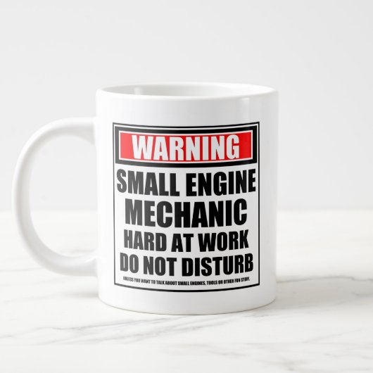 Waarschuwing Small Engine Mechanic Hard At Work Grote Koffiekop (Links)