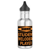 Waarschuwing! Student Melodeon Player. Waterfles (Links)