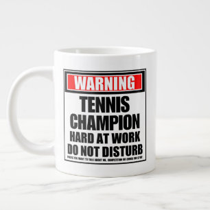 Waarschuwing Tennis Champion hard op het werk Grote Koffiekop