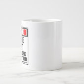 Waarschuwing vliegende piloot hard werken stoort n grote koffiekop (Voorkant)