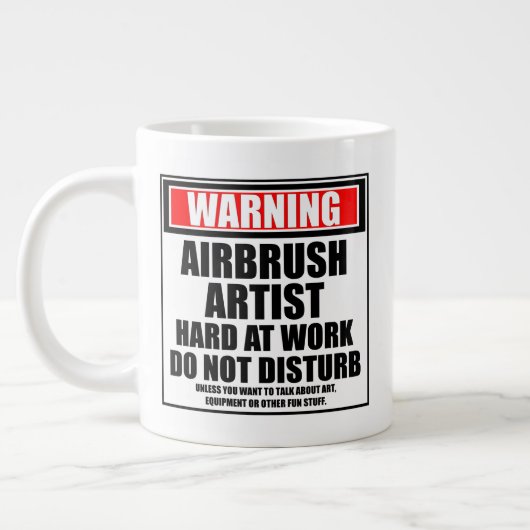 Waarschuwing vliegtuigartiest hard op het werk grote koffiekop (Links)