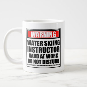 Waarschuwing waterkieminstructeur, hard op het wer grote koffiekop